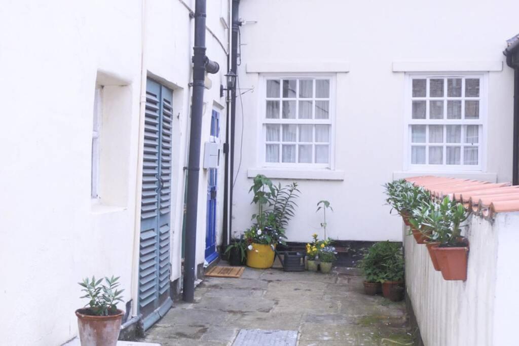 Kikas Cottage, Rear 89 Church Street, White Horse Yard Whitby Eksteriør bilde